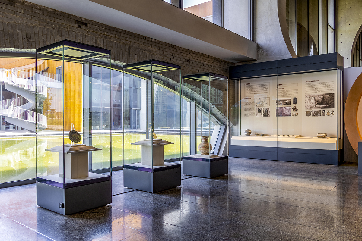 1737613936907240.jpg 博物館獨(dú)立柜