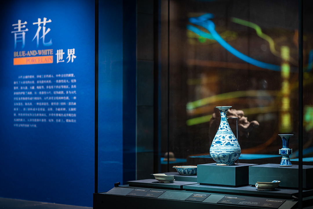 1743054293674755.jpg 文物展覽的作用_克里克展柜